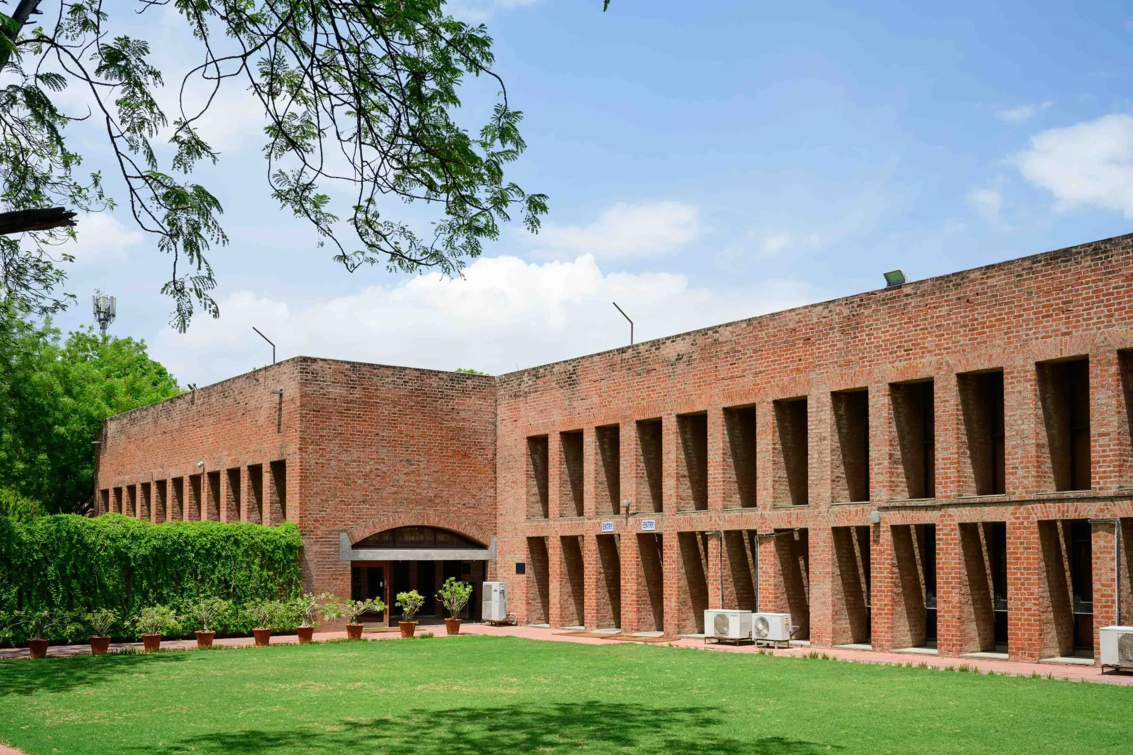 IIM Ahmedabad campus – IIM Ahmedabad MBA Fees 2025